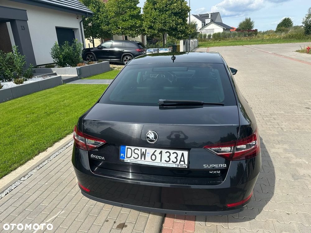 Skoda Superb 2.0 TDI 4x4 L&K DSG - 17