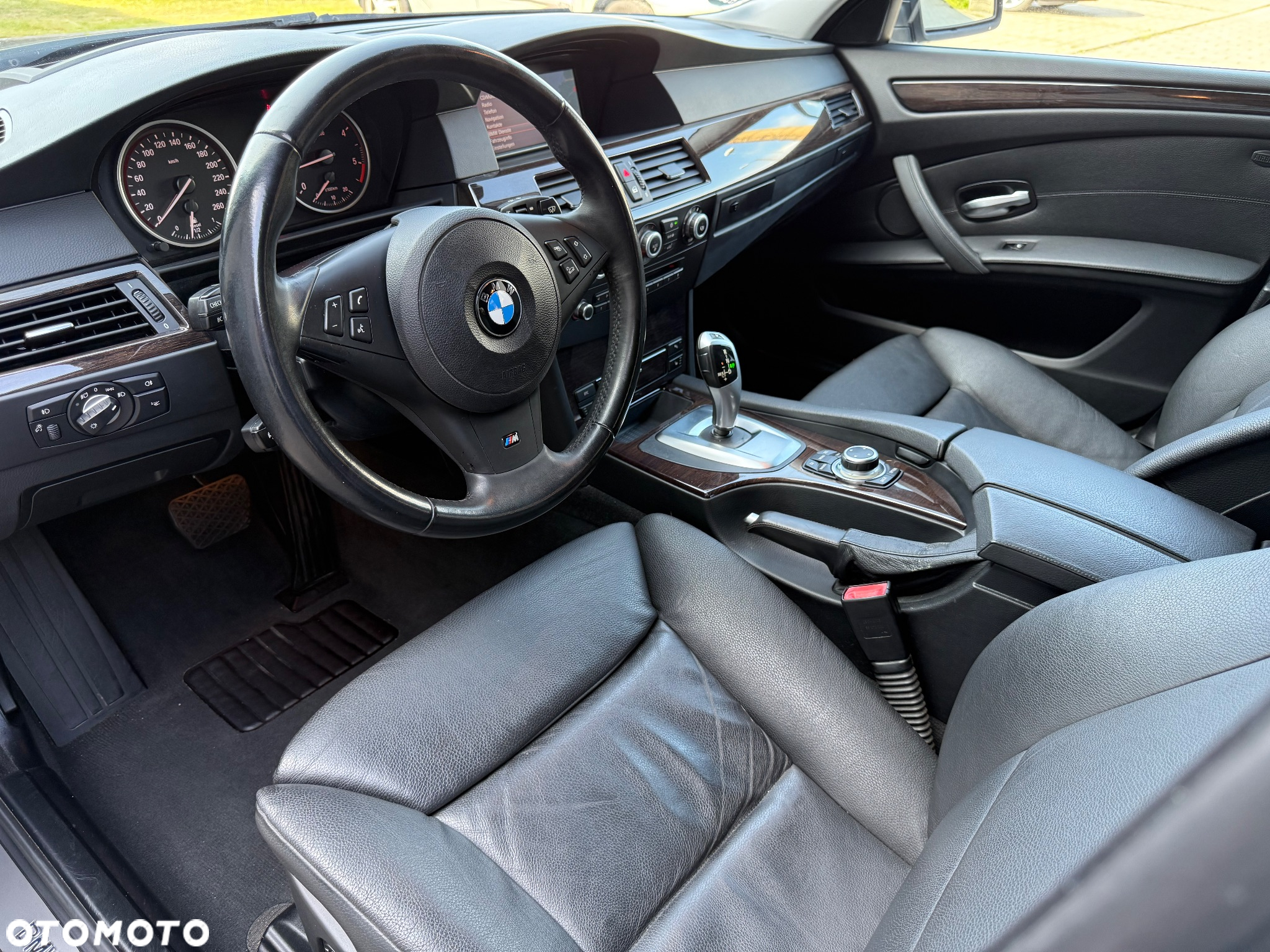 BMW Seria 5 530d xDrive Touring - 24