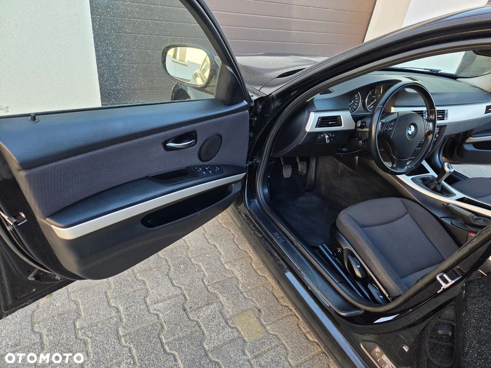 BMW Seria 3 318d - 24