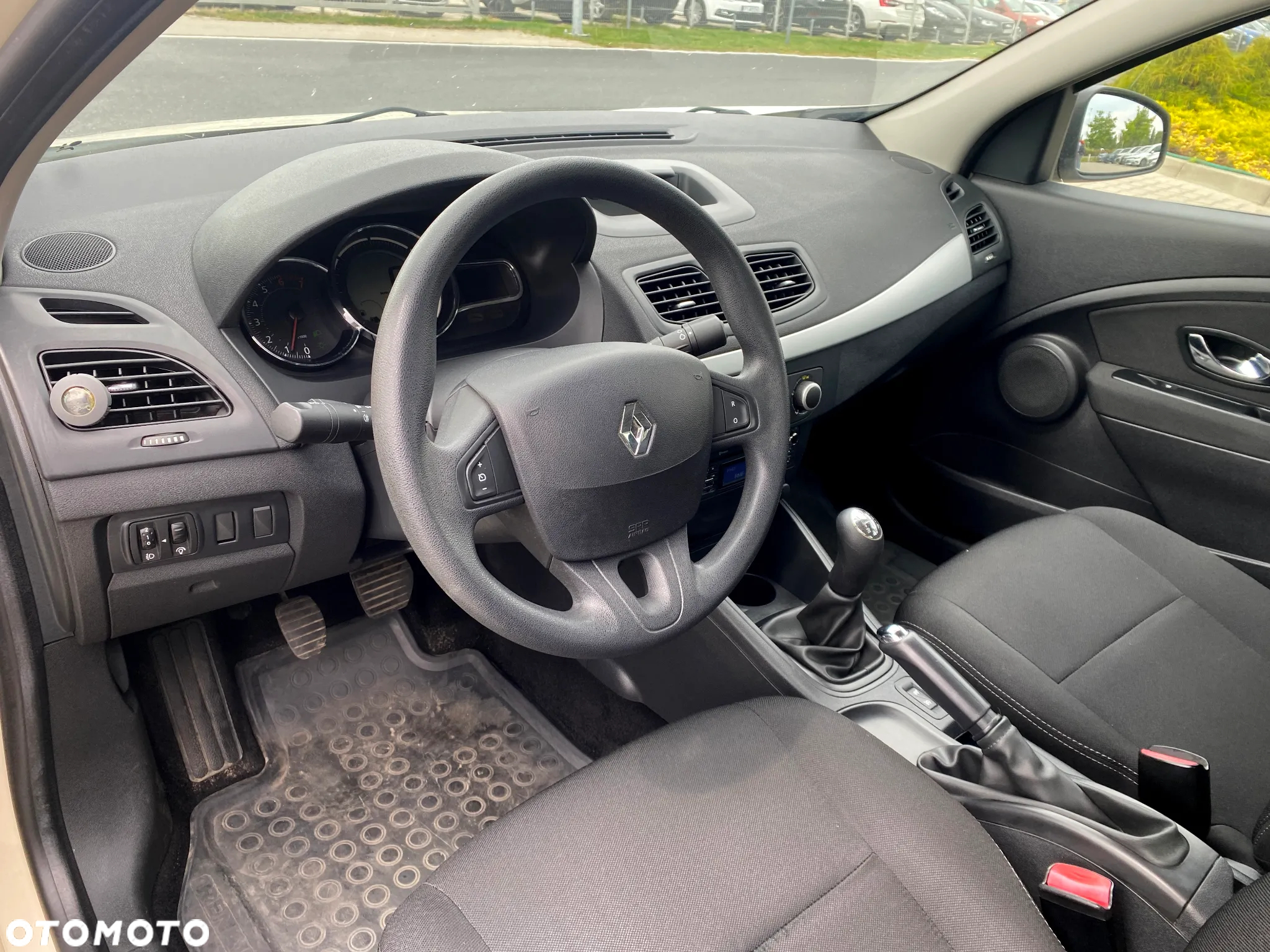 Renault Fluence 1.6 16V Dynamique - 5