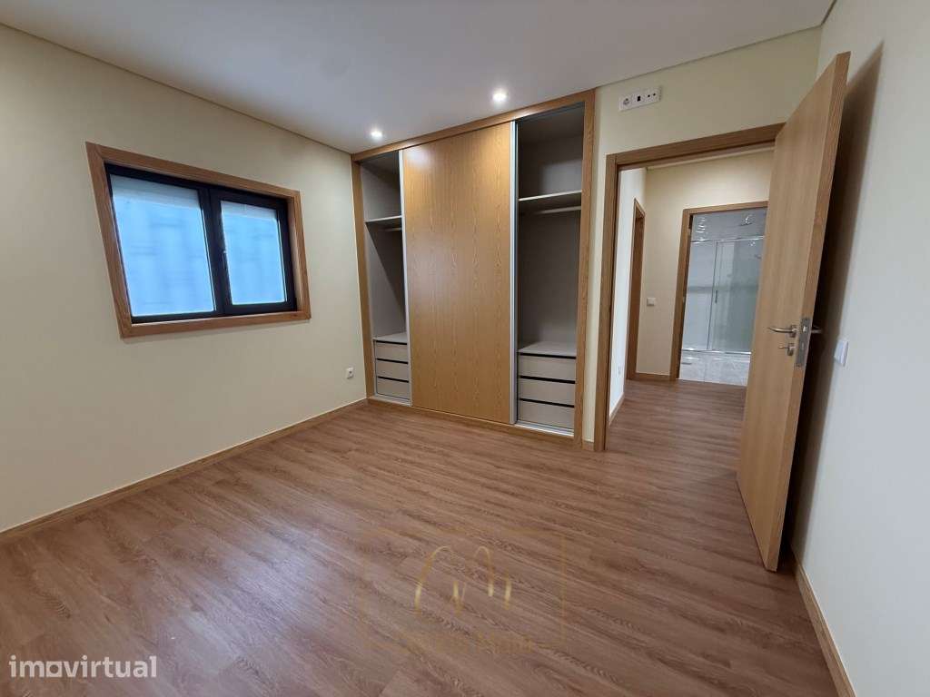 Excelente Oportunidade: Apartamento T2 Totalmente Remodelado - Grande imagem: 2/9