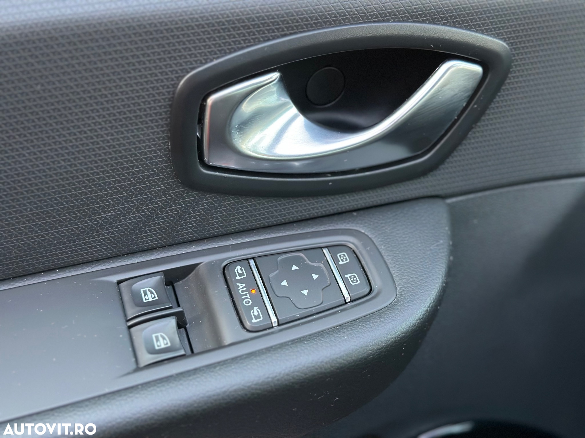 Renault Clio (Energy) TCe 90 Start & Stop LIMITED - 11