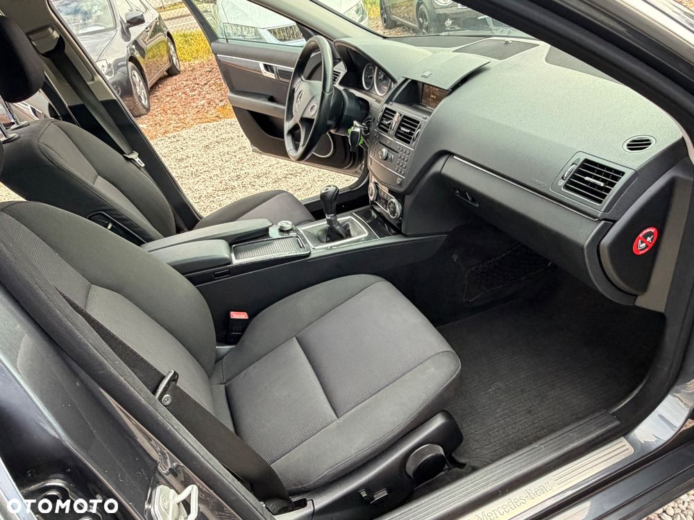 Mercedes-Benz Klasa C 180 Kompressor BlueEFFICIENCY Special Edition - 19