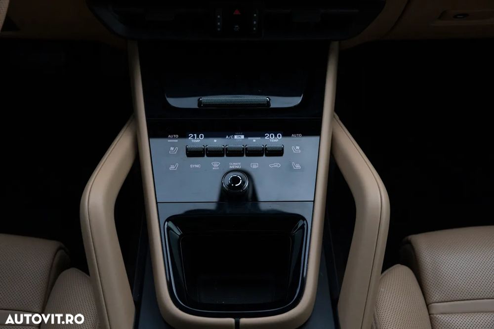 Porsche Cayenne Coupe E-Hybrid - 34