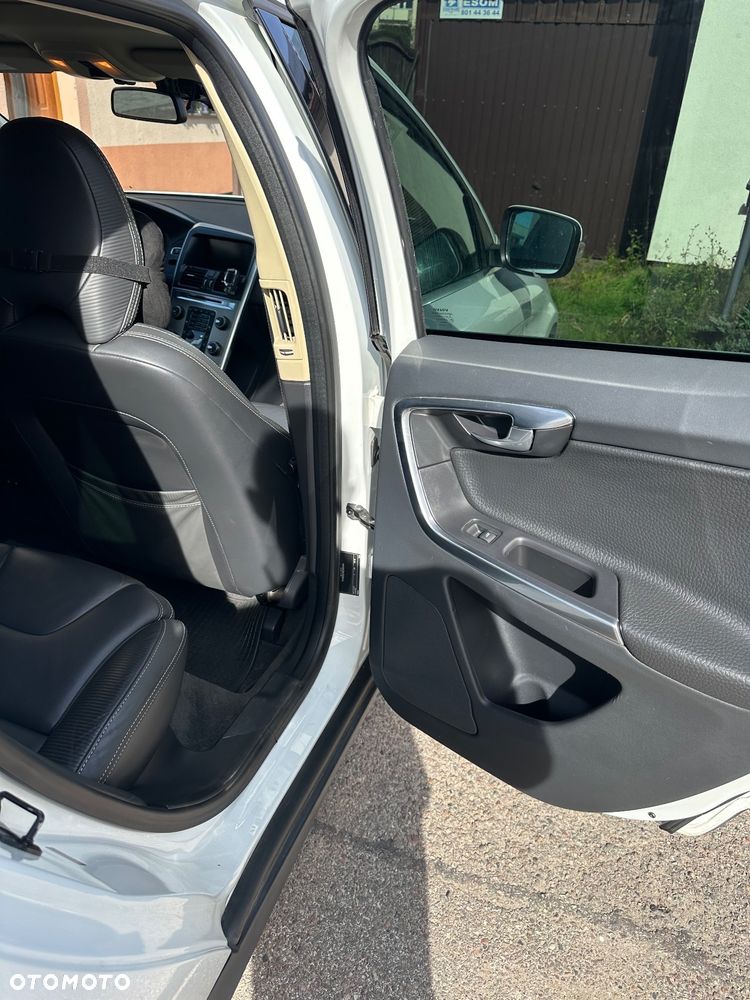 Volvo XC 60 T6 AWD R-Design - 11