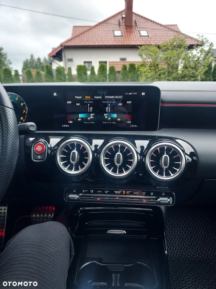 Mercedes-Benz CLA AMG 35 4-Matic 7G-DCT - 24