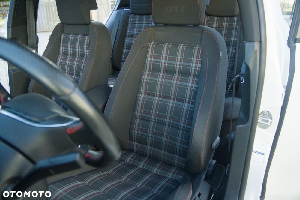 Volkswagen Golf 2.0 TSI GTI - 28