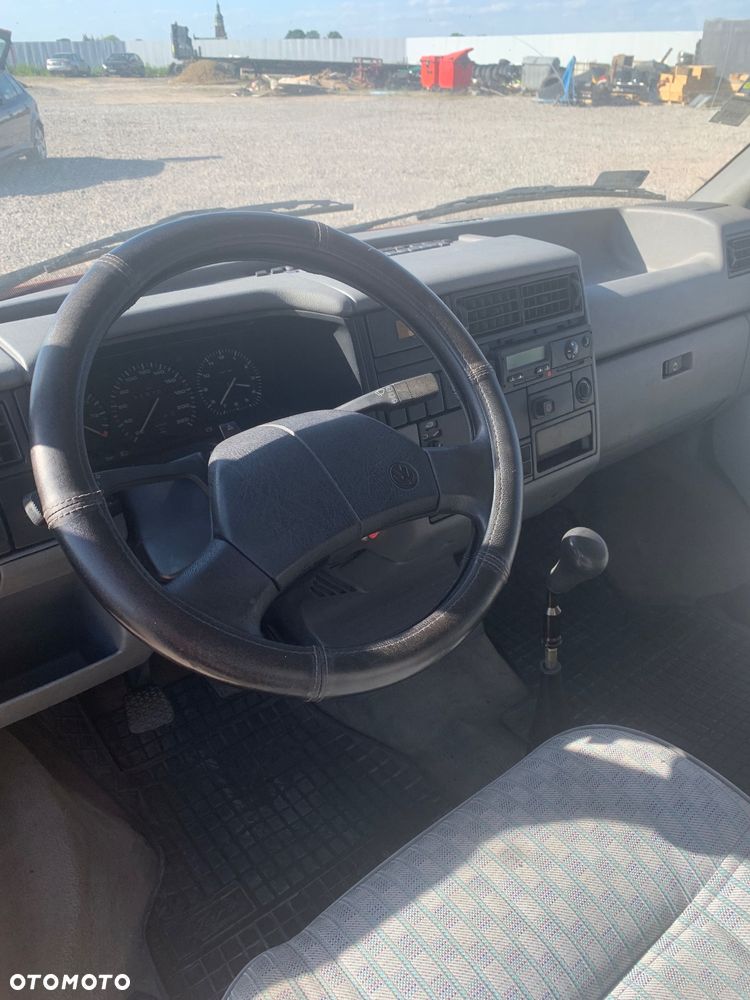 Volkswagen Multivan - 32