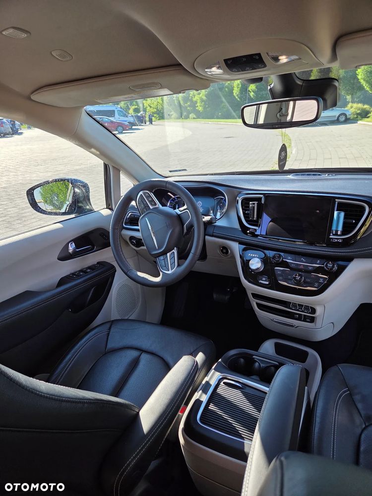 Chrysler Pacifica - 6