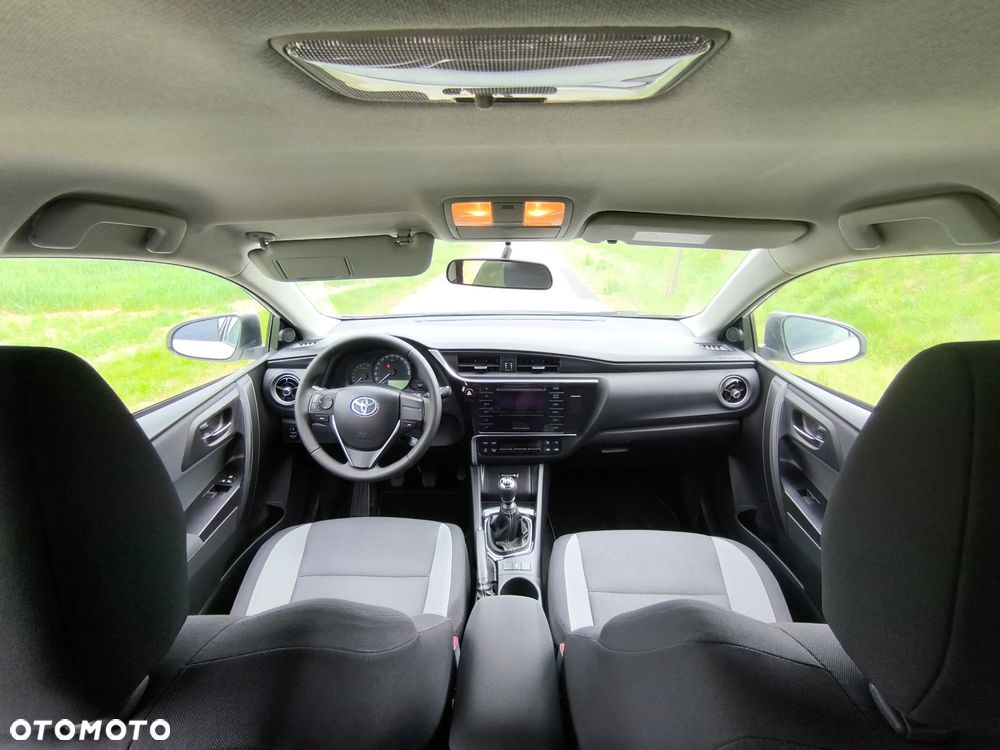 Toyota Auris 1.33 Dual-VVT-i Cool - 17