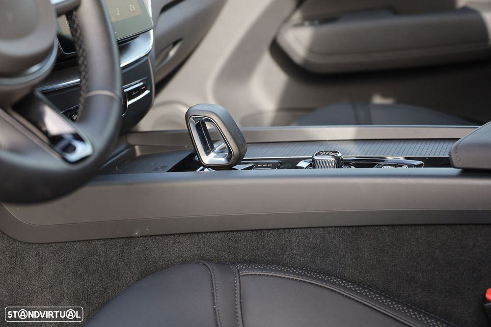 Volvo XC 60 2.0 T6 PHEV Core AWD - 16