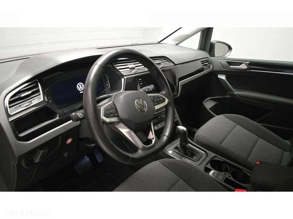 Volkswagen Touran - 16