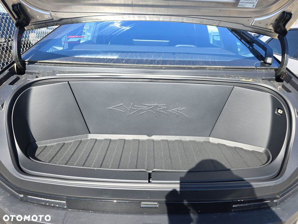 Tesla Cybertruck - 10