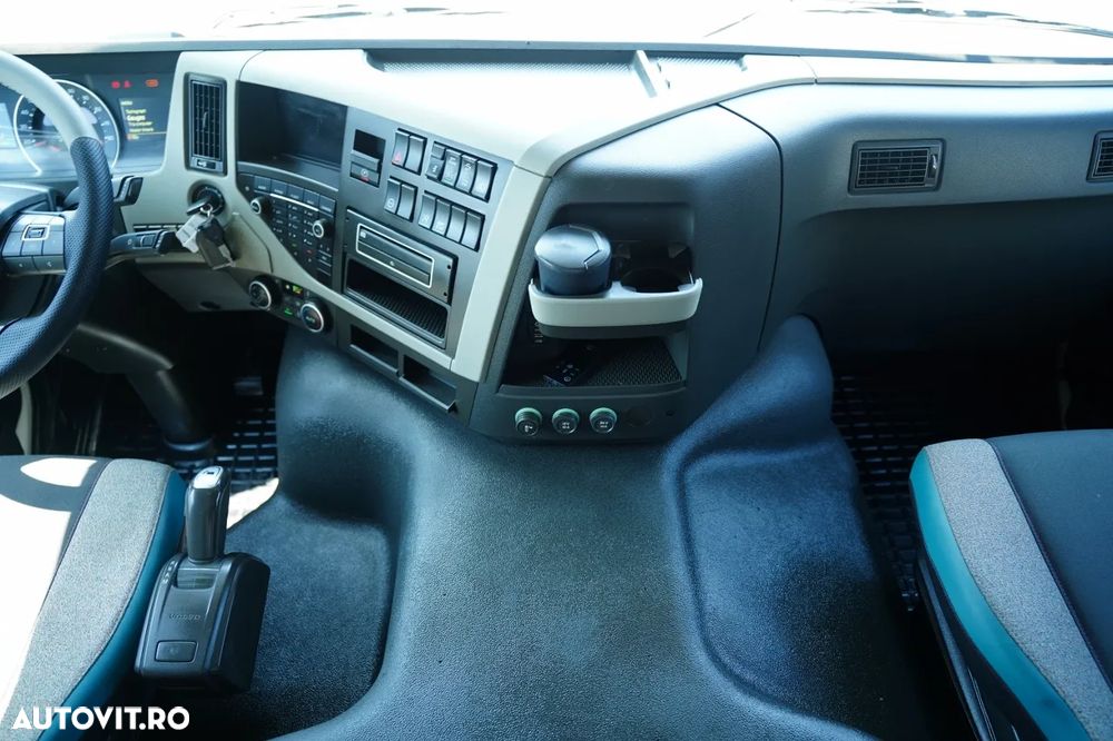Volvo FM 370 / SOLO / CORTINĂ - 9,1 M / 6X2 / DHOLLANDIA LIFT - 2.000 KG / PODEA REZISTENTĂ / AER CONDIȚIONAT PARCARE / I-SHIFT / EURO 6 - 34