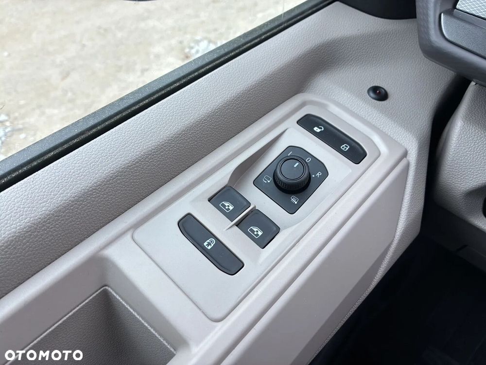 Volkswagen Multivan - 31