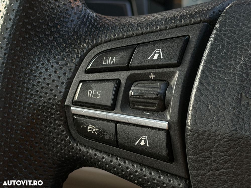 BMW Seria 5 525d Aut. - 37