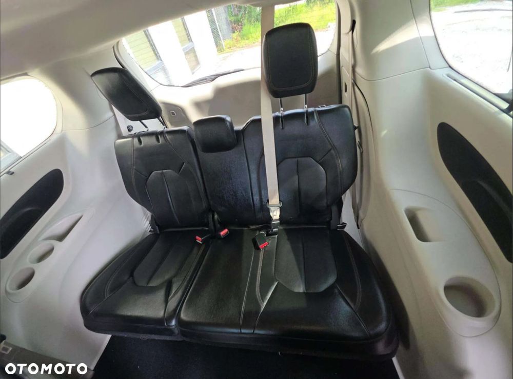 Chrysler Pacifica - 14