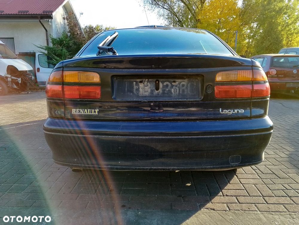 Renault Laguna I FL (98-01.) 1.9DTI 96KM. Silnik F9Q 716 Skrzynia JC5 085 lakier NV472 / 472 - DUSK BLUE.Cały na części. GWARANCJA !!!  Przód Tył Zestaw Komplet Drzwi Klapa Zderzak Błotnik Maska Grill Atrapa Szyba Pas Lampa Lusterko Boczki Fotel Kanapa Kokpit Deska Rozdzielcza Przełącznik Włącznik Sterownik Przewody Wiązka Instalacja Moduł Komputer Czujnik Listwa Pompa Alternator Wtryski Głowica Rozrusznik Kompresor Sprzęgło Dwumas Silnik Skrzynia ABS Klimatyzacji Paliwa Wspomagania Kolektor Turbina Przepustnica Zawór Chłodnica Koło Hak Belka Sanki Zawieszenie Mcpherson Półoś Amortyzator Wydech Tłumik Zacisk Most - 6