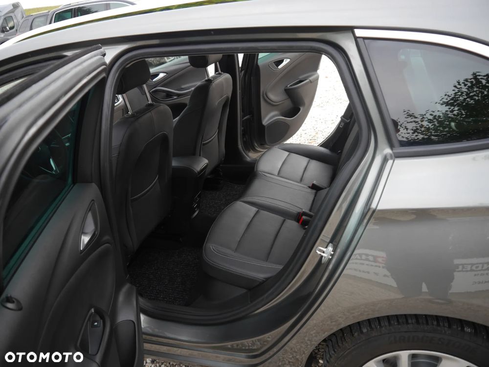 Opel Astra 1.4 Turbo Business - 19