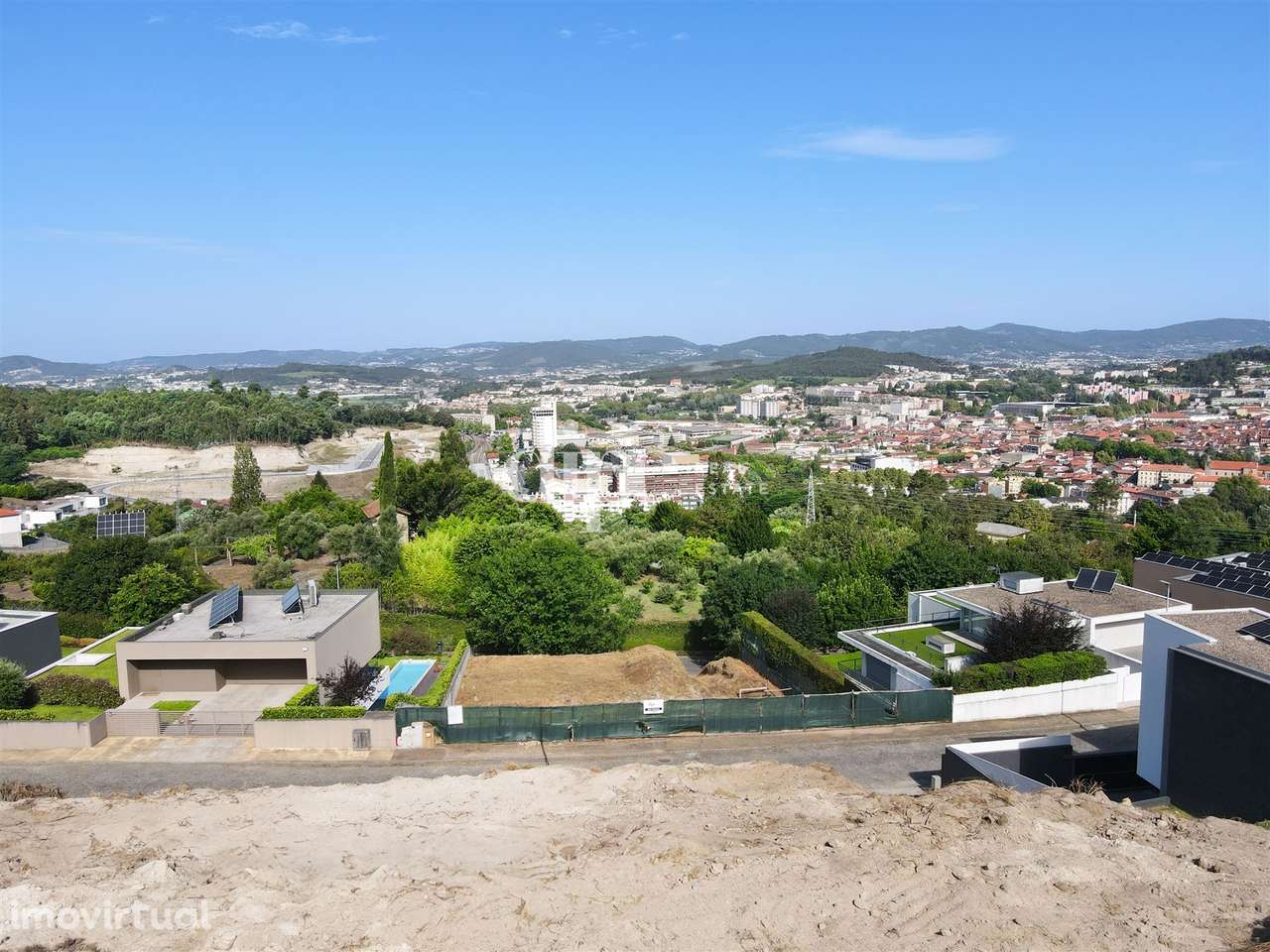 Lote de terreno a 650 metros da Avenida D. João IV, com vistas desafog - Grande imagem: 5/9