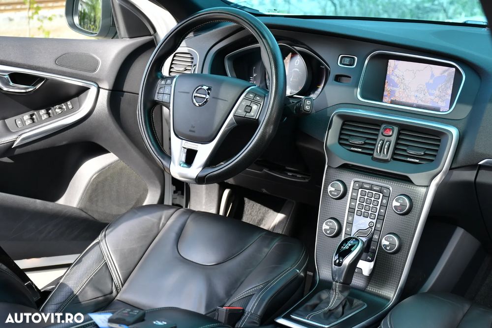 Volvo V40 D3 Geartronic RDesign - 24