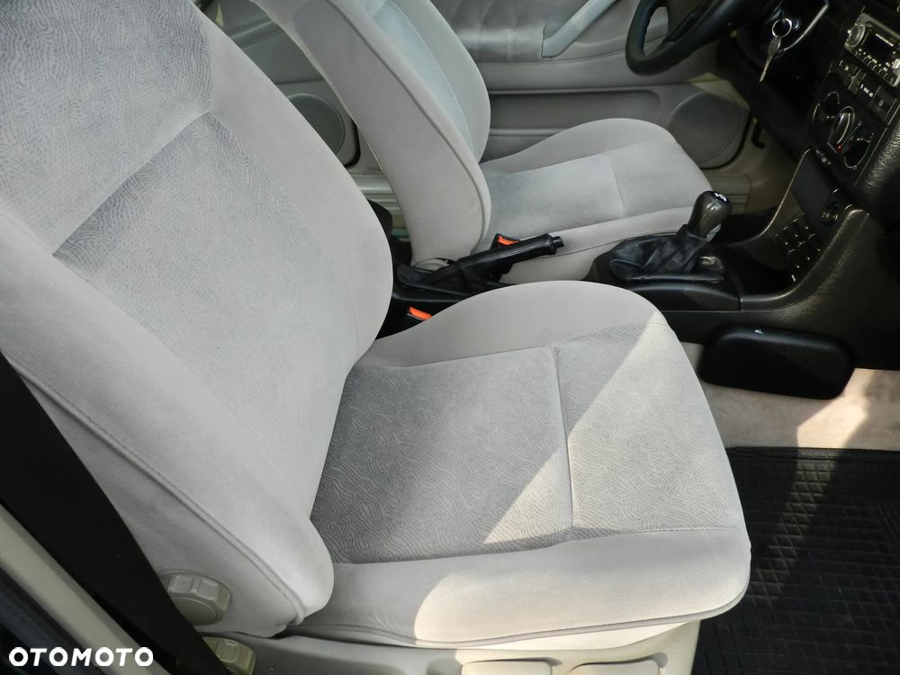 Volkswagen Passat - 26