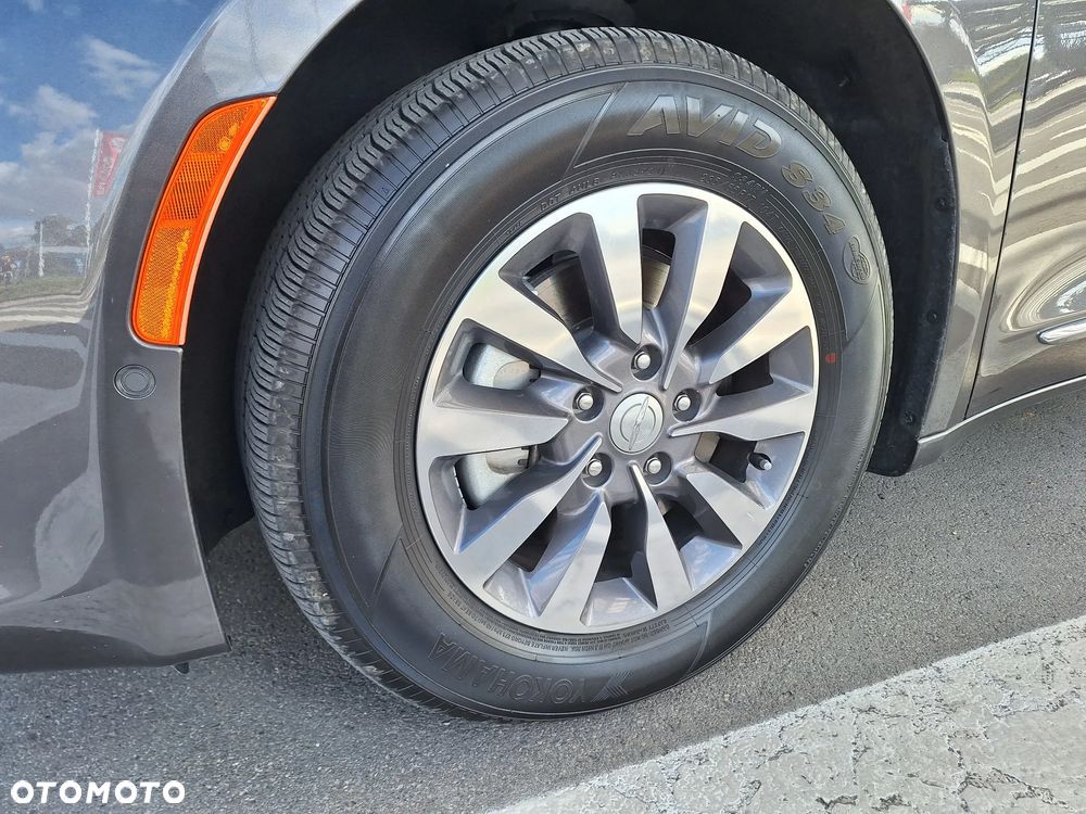 Chrysler Pacifica - 19