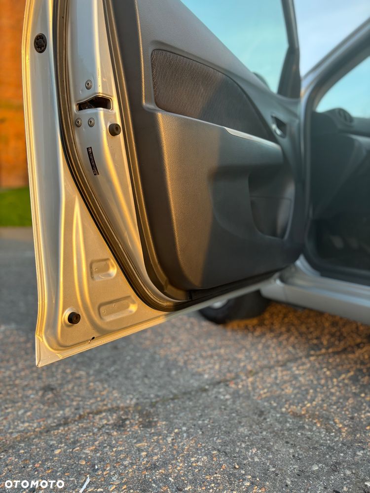 Toyota Yaris 1.5 - 5