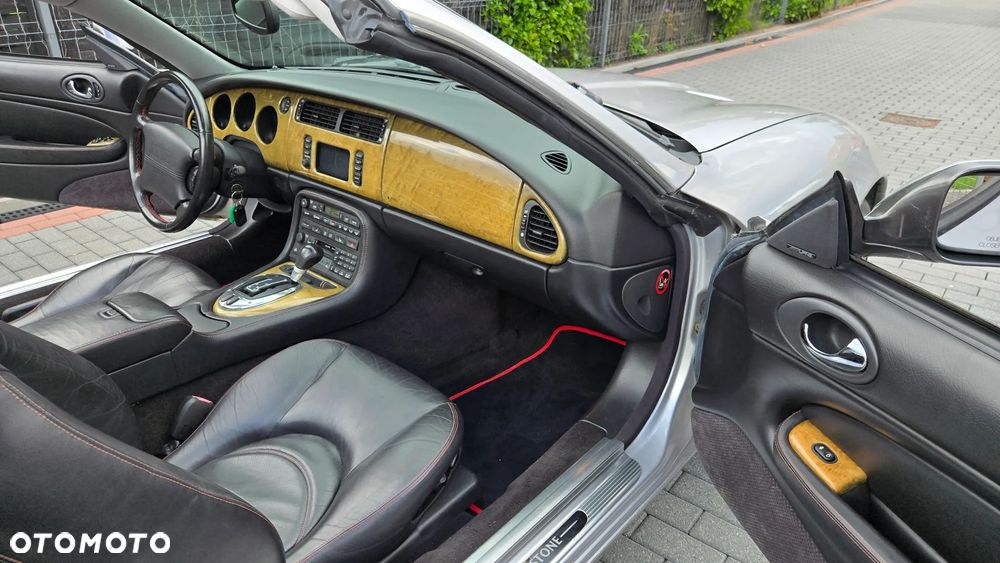 Jaguar XK8 - 26