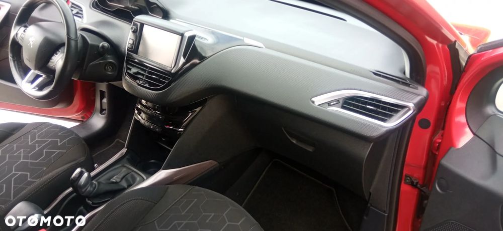 Peugeot 2008 1.2 Pure Tech Style S&S - 21