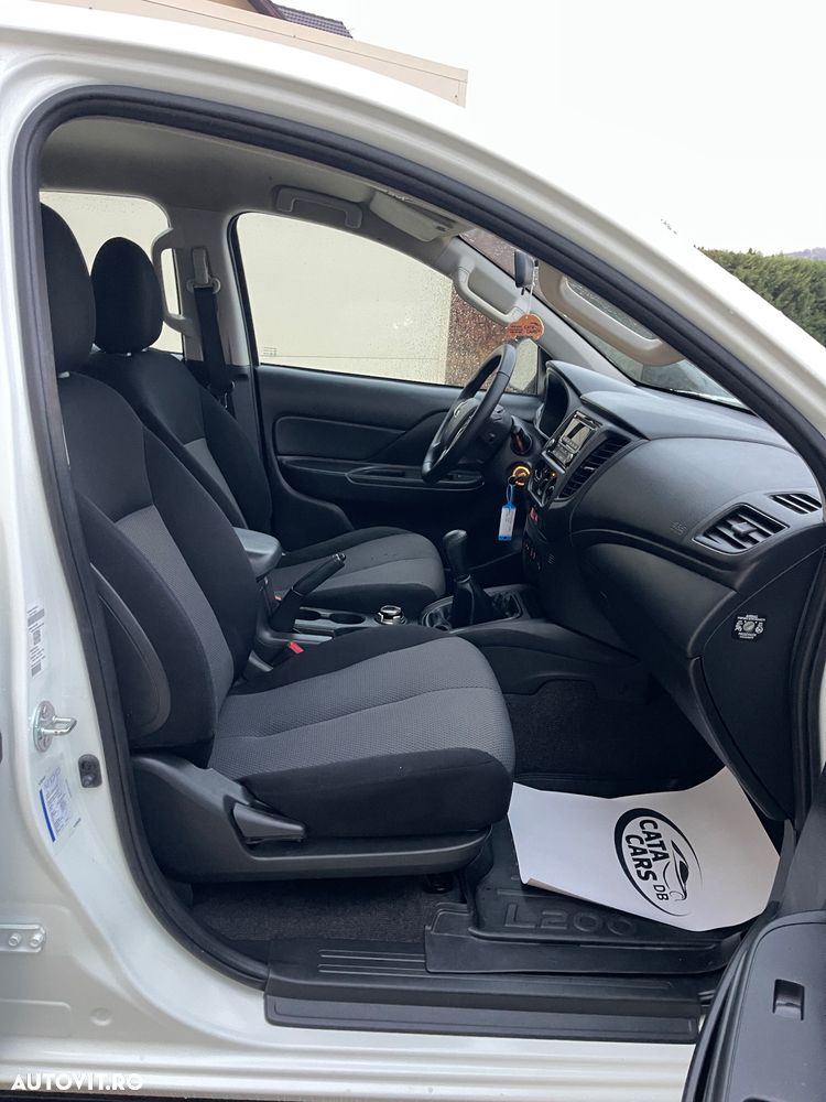 Mitsubishi L200 Double Cab 2.2 DI-D M/T Intense - 22