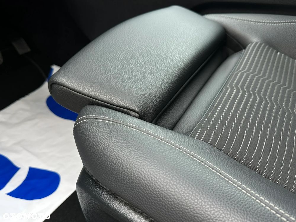 Mercedes-Benz GLA 200 4-Matic Progressive - 24