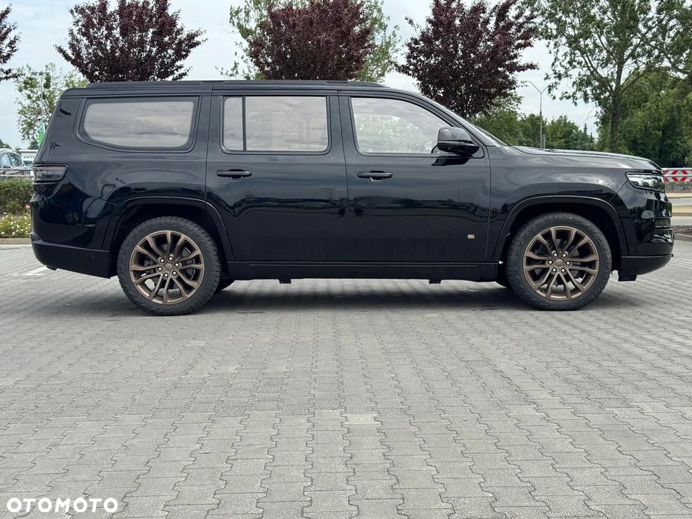 Jeep Grand Wagoneer - 11