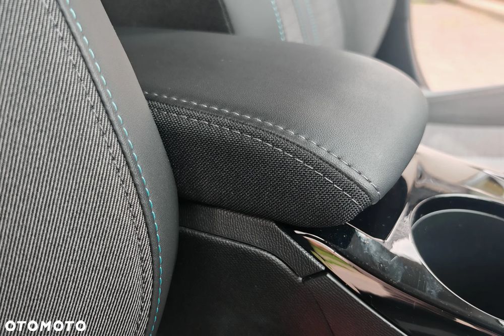 Peugeot 208 PureTech 100 EAT8 Allure - 22