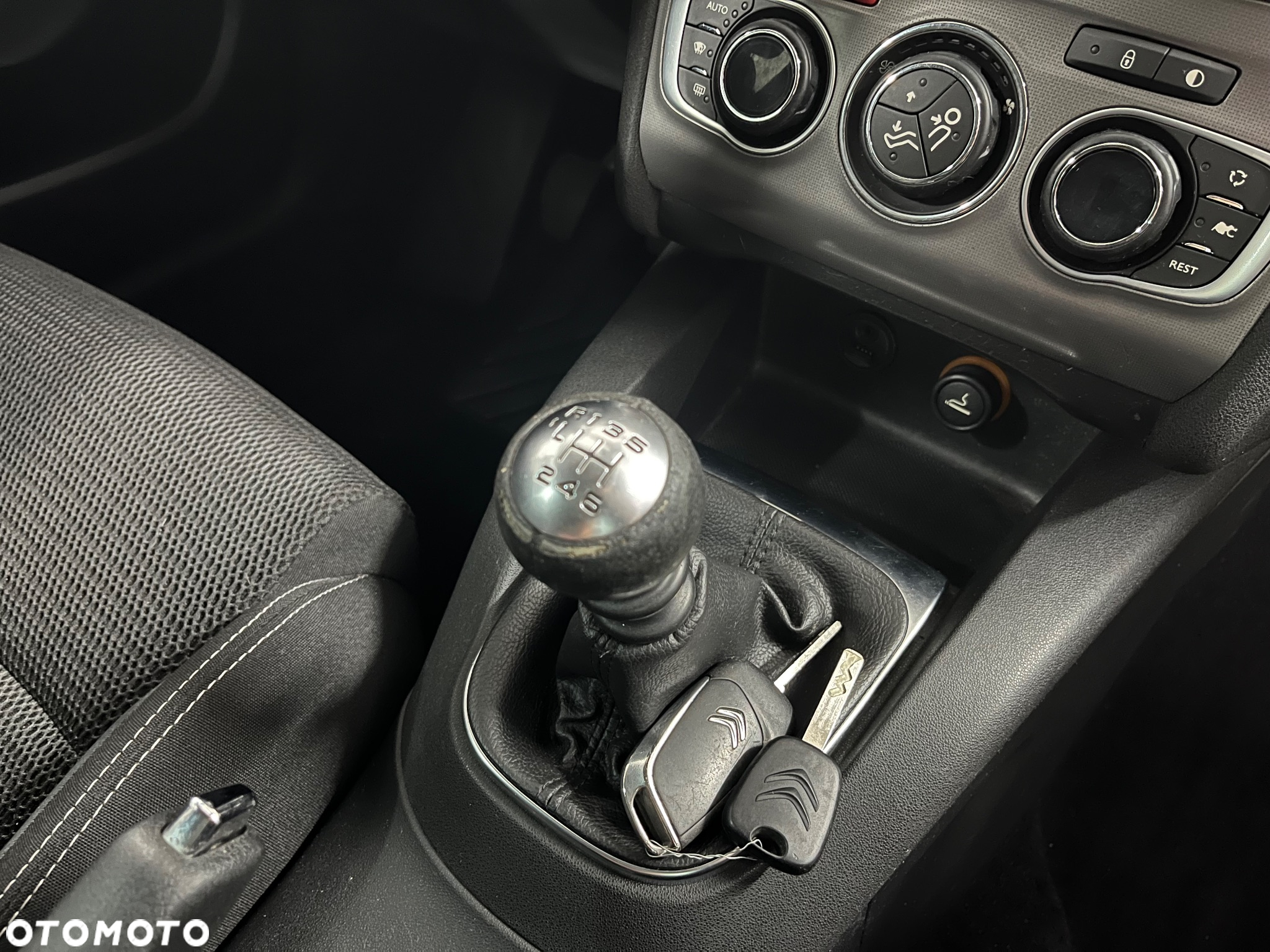 Citroën C4 e-HDi 115 Selection - 22