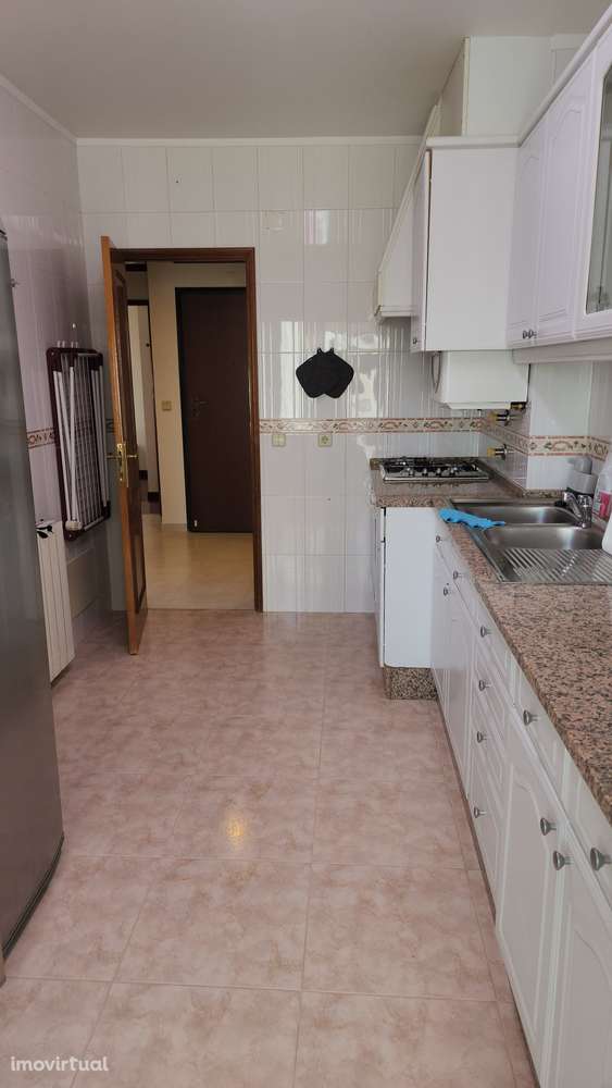 T2 com elevador, cozinha equipada - Fitares - Rio de Mouro - Grande imagem: 3/21