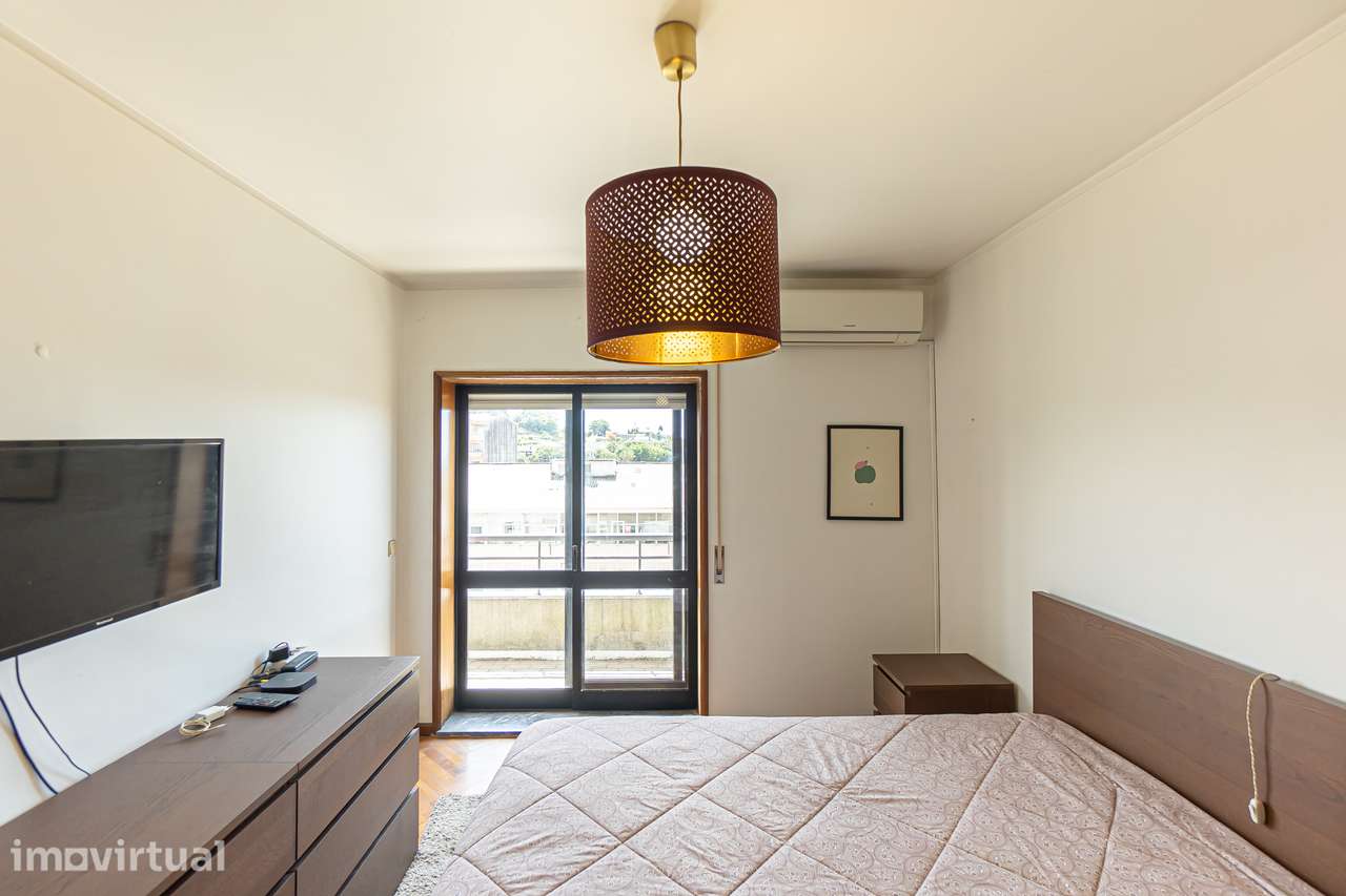 Apartamento T2 com varanda e garagem fechada em Mafamude - Widok 4