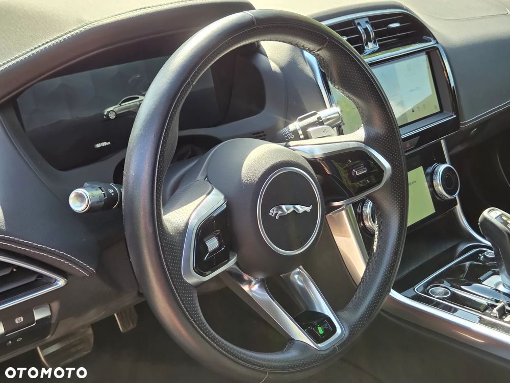Jaguar XE 2.0 P250 R-Dynamic Black - 21