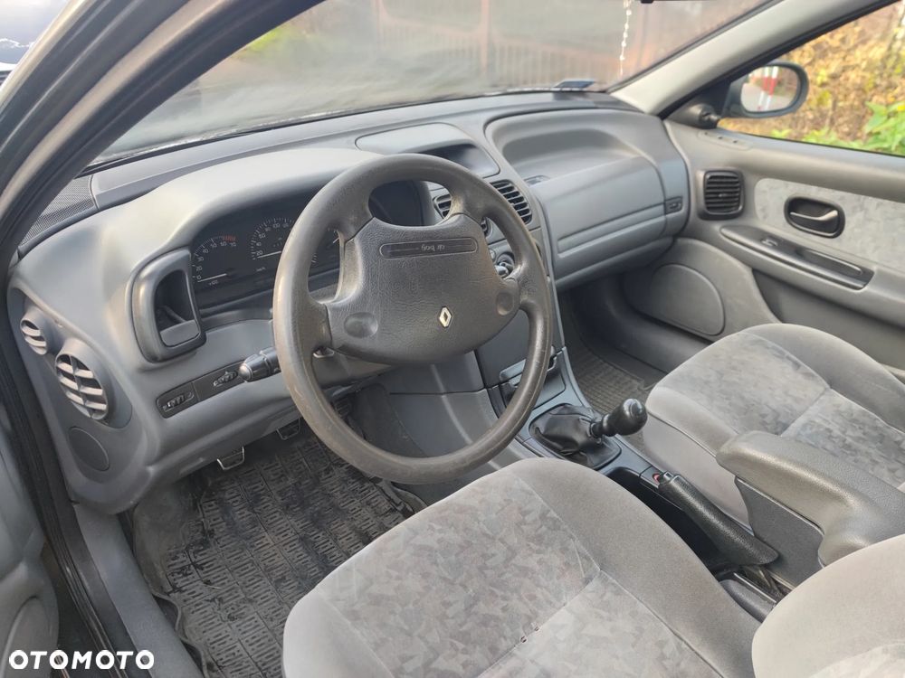 Renault Laguna 1.8 RN - 5