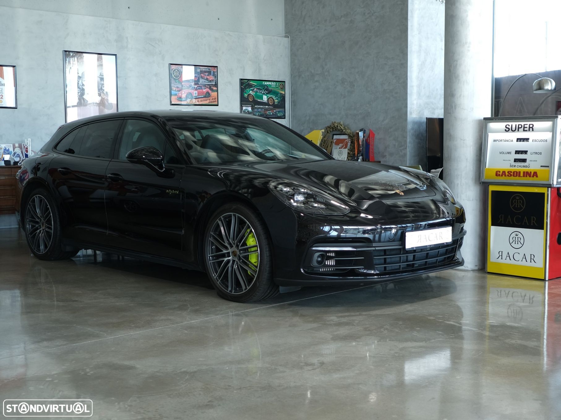 Porsche Panamera Sport Turismo 4 E-Hybrid 10 Years Edition - 1