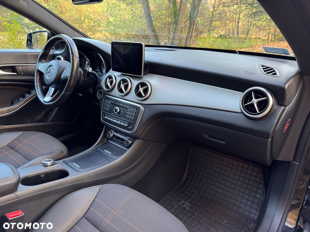 Mercedes-Benz CLA 200 7G-DCT - 18