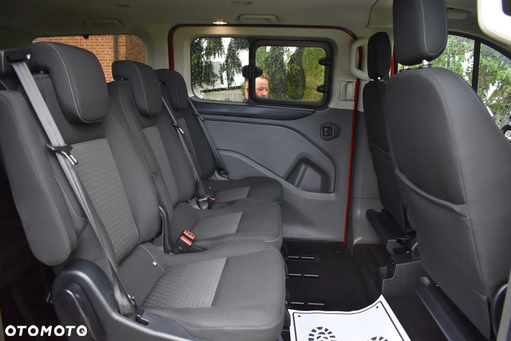 Ford Tourneo Custom - 36