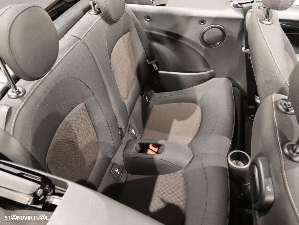 MINI Cabrio Cooper Premium Classic Auto - 12