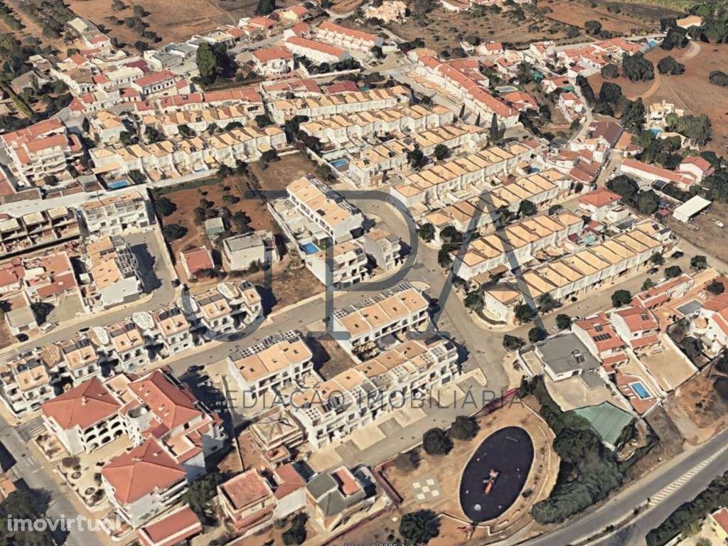 Moradia T3 com Sótão, Garagem e Quintal Amplo em Construção no Cent... - Grande imagem: 2/3