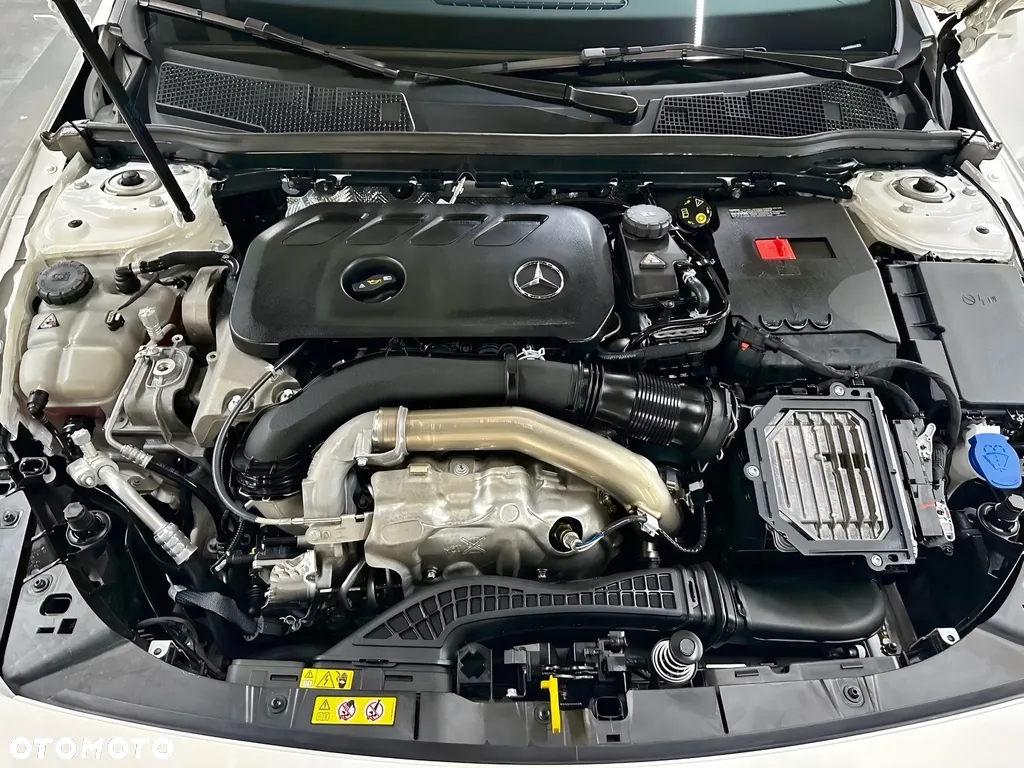 Mercedes-Benz CLA 250 4-Matic 7G-DCT - 16