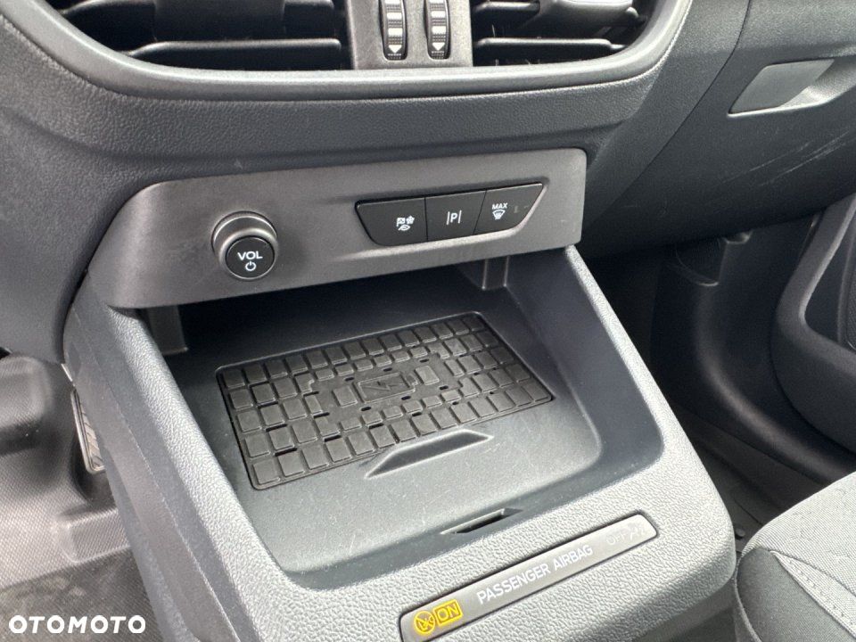 Ford Transit Courier - 21