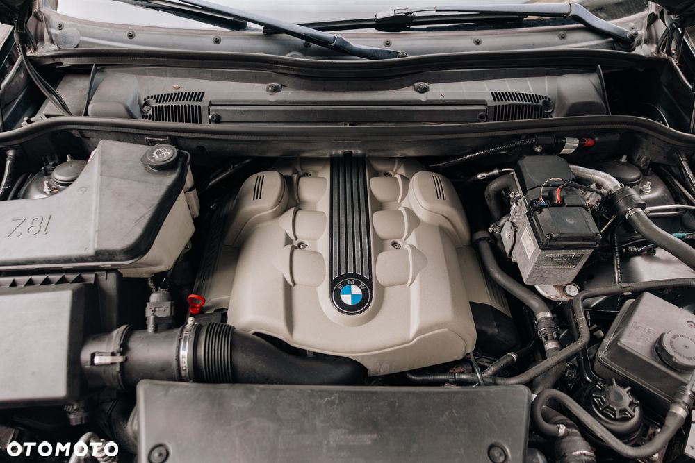 BMW X5 4.8 is - 40