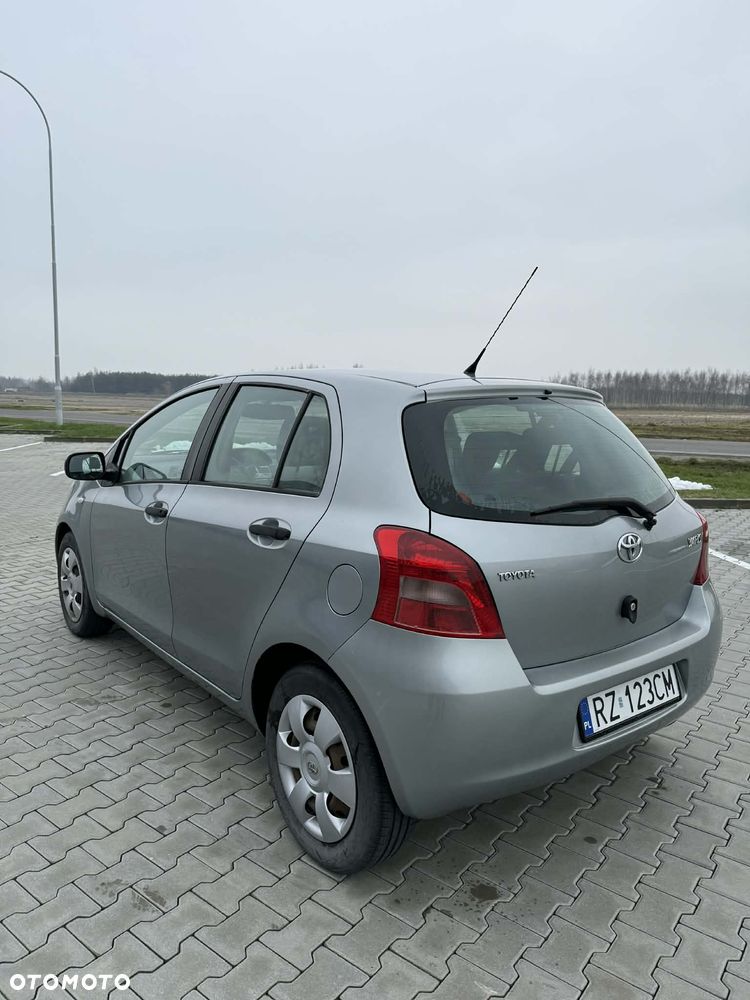 Toyota Yaris 1.3 - 3