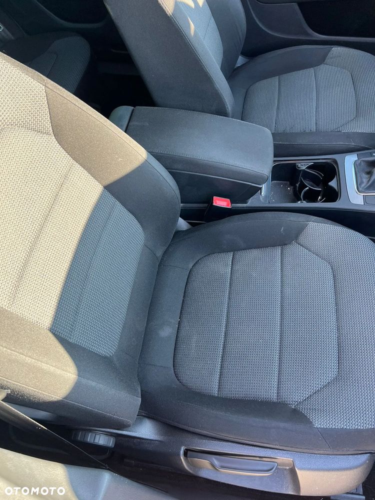 Volkswagen Passat - 11