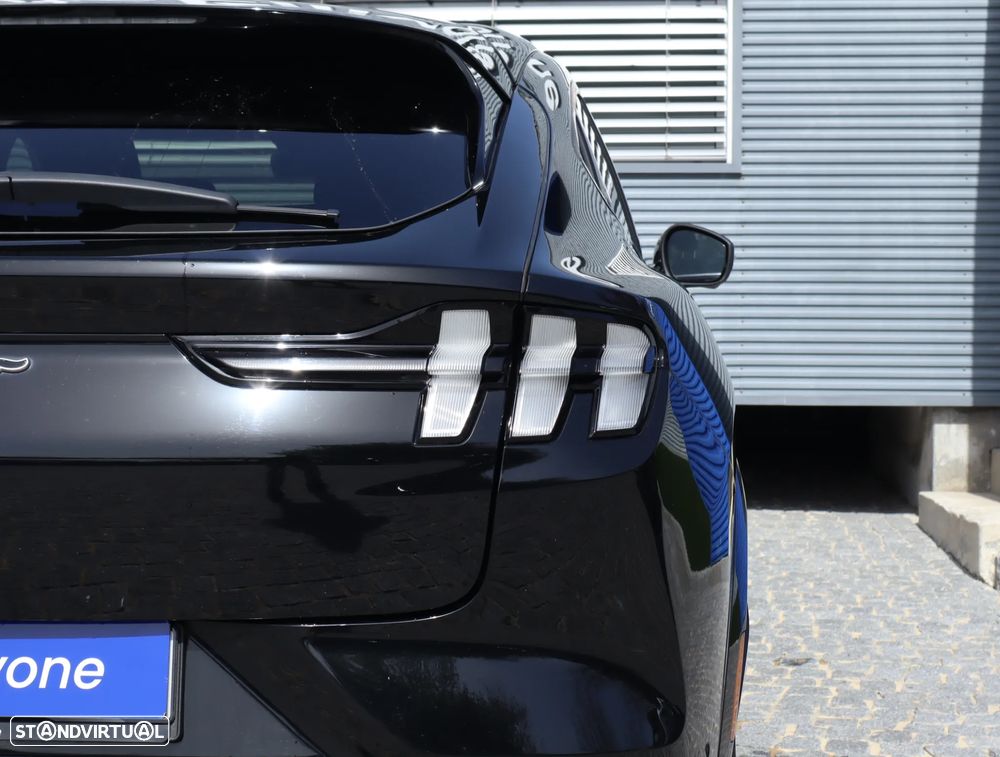 Ford Mustang Mach-E AWD PREMIUM - 17